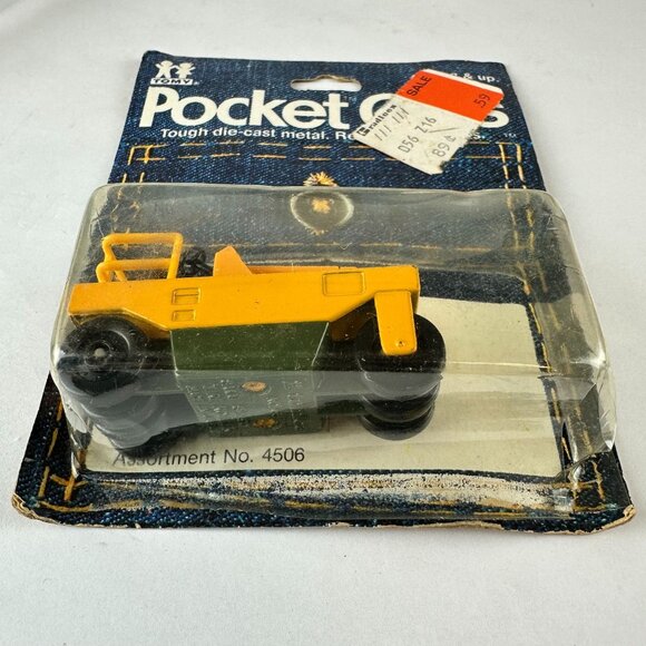 Tomy Pocket Cars No. 103-65 Die-Cast Road Roller Toy - Vintage 1974 Collectible - Picture 3 of 4
